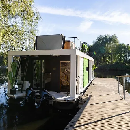 船屋 La Mare Boathouse,